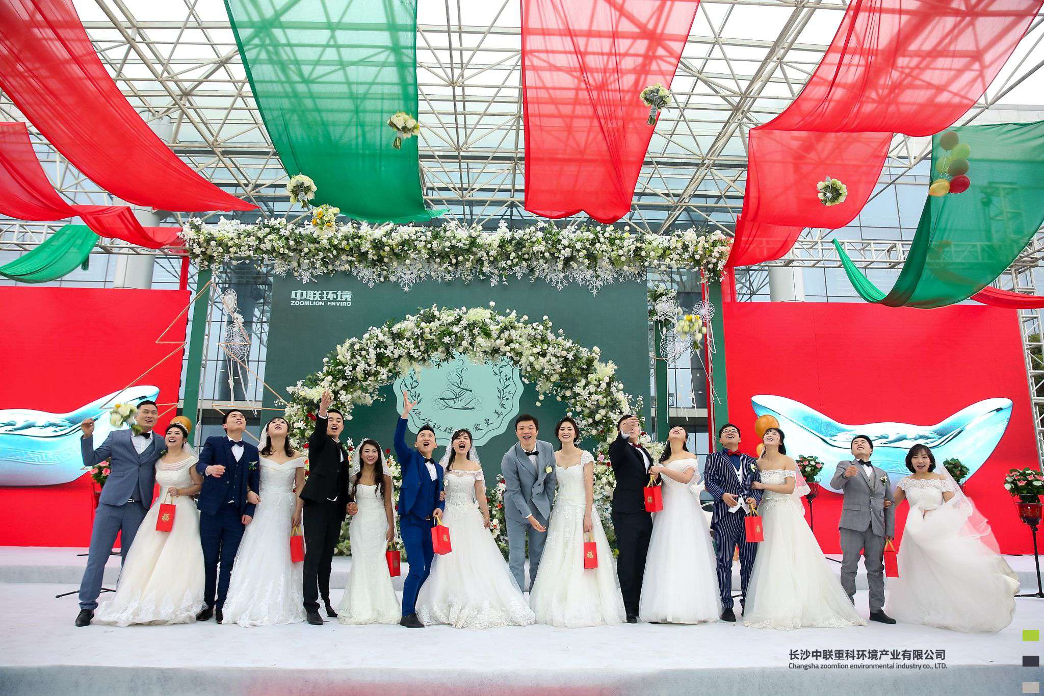 最美新娘！最帥新郎！最豪婚車(chē)！最贊婚禮！